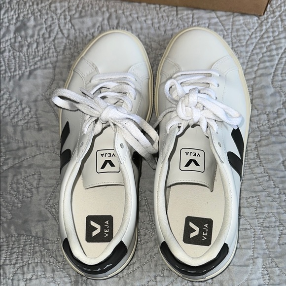 Veja Esplar logo leather White and Black Sneakers - Picture 5 of 8